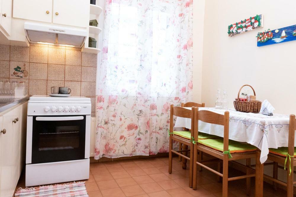 Apartment Panos House *
